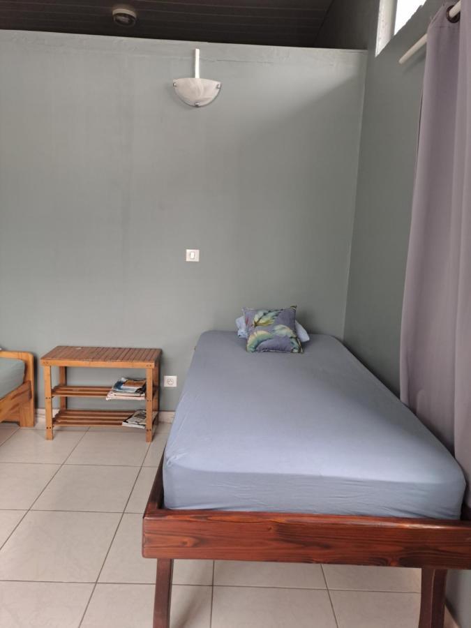 Laure Hebergement Loue Lits En Dortoir Hostel Faaa Buitenkant foto